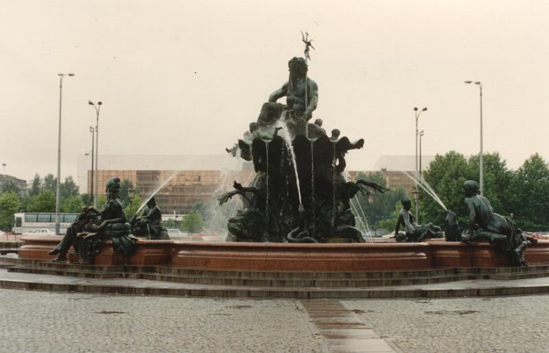 19.JPG - Der Neptunbrunnen in Berlin-Mitte.