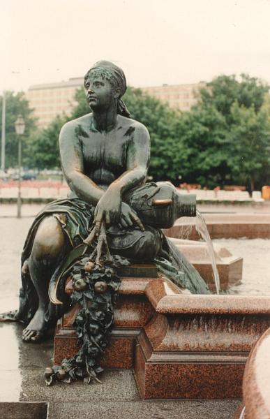 21.JPG - Detail vom Neptunbrunnen in Berlin-Mitte.