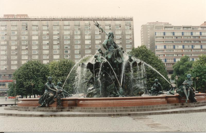 25.JPG - Der Neptunbrunnen in Berlin-Mitte.