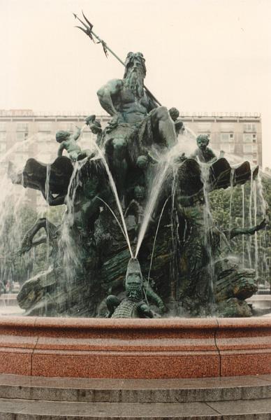 26.JPG - Detail vom Neptunbrunnen in Berlin-Mitte. Neptun höchst persönlich...